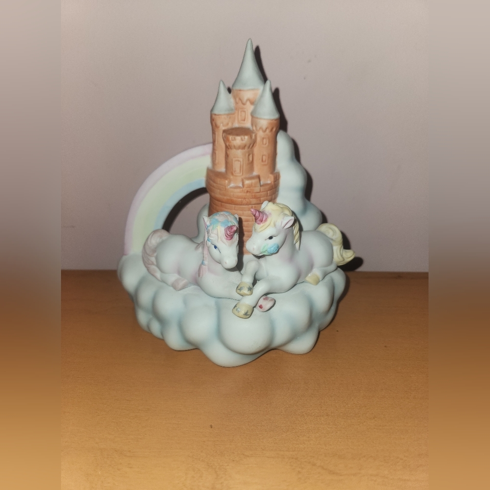 WILLITTS DESIGNS CASTLE IN THE CLOUDS PORCELAIN UNICORN RAINBOW MUSIC BOX Read